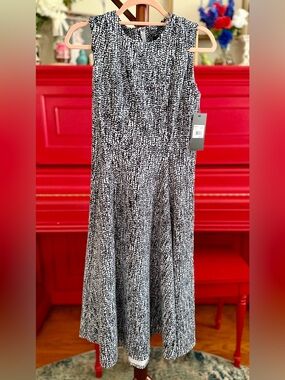 NWT ✨ Sleeveless Black & White Textured Midi Dress - Classic Work-to-Weekend